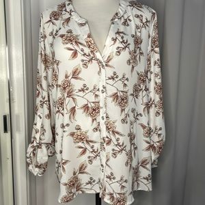 Forever 21+ White w/pink Floral button down with silver colored buttons! Size 1X